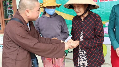 Tăng Ni và kiều bào Phật tử tại Esbjerg hướng về quê hương, chia sẻ đến bà con sau bão lũ 