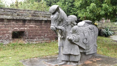 Tượng ngựa đá thời Lê Trung Hưng - Ảnh: Chu Minh Khôi