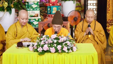 Trưởng lão Hòa thượng Thích Đức Nghiệp, Phó Pháp chủ kiêm Giám luật, Trưởng ban Giám luật Hội đồng Chứng minh chứng minh lễ quy y 