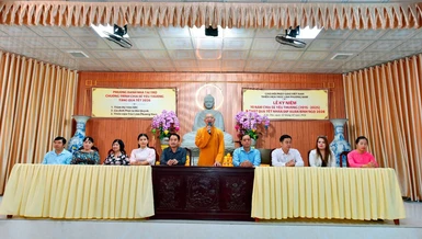 Thượng tọa Thích Bình Tâm, trụ trì thiền viện Trúc Lâm Phương Nam phát biểu 