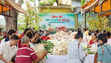 Siêu thị rau củ quả 0 đồng tại chùa Candaransi