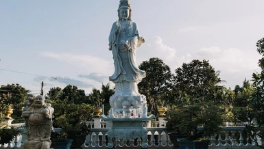 "Từ bi với một người là cứu rỗi thế giới" - Ảnh: HQ