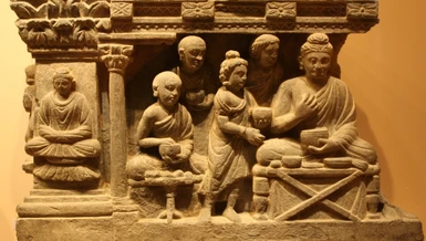 Đức Phật thọ nhận cúng dường, nghệ thuật Gandhara
