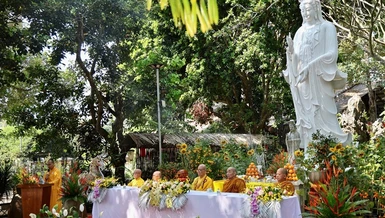 Phật đường Pô Lăn (phường Tân Lập, tỉnh Đắk Lắk) trang nghiêm tổ chức lễ chú nguyện đúc đại hồng chung