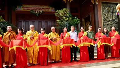 Cắt băng khánh thành chùa Thiên Trúc