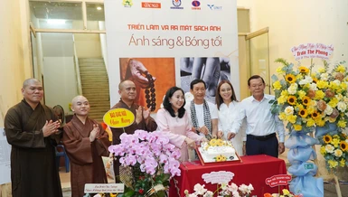 Lễ khai mạc triển lãm ảnh và ra mắt sách "Ánh sáng và Bóng tối" của nhiếp ảnh gia Trần Thế Phong