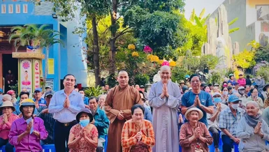 Chùa Liên Trì, Phổ Hiền cùng MTTQVN P.Vũng Tàu tặng quà đến người dân