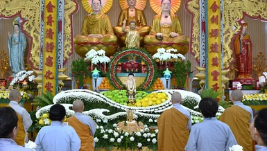 Trang nghiêm khóa lễ