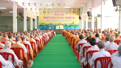 Hòa thượng Thích Huệ Thông giảng pháp cho các trường hạ khu vực Phú Mỹ