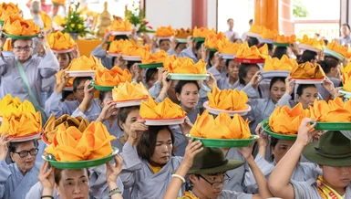 Lễ dâng y nhân mùa Vu lan - Báo hiếu tại tịnh xá Ngọc Chiếu