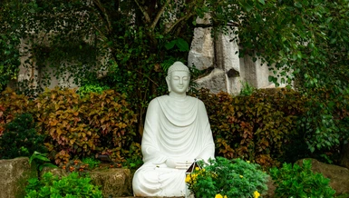 "Tất cả những người cha trên cõi đời này đều muốn để lại gia sản quý giá nhất cho con mình, trong đó không có kho tàng nào quý giá hơn Phật pháp" - Ảnh: Phùng Anh Quốc