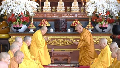 Lễ Tự tứ tại chùa Liên Trì