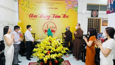 Phái đoàn Ban Công tác Đại biểu Quốc hội chúc Tết Ban Trị sự Phật giáo quận 6 