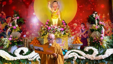 Hòa thượng Thích Như Tín tuyên đọc Thông điệp Đại lễ Phật đản Phật lịch 2566 của Đức Trưởng lão Quyền Pháp chủ GHPGVN