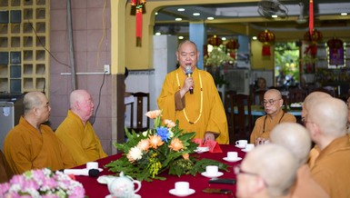 Thượng tọa Thích Huệ Công phát biểu chào mừng phái đoàn