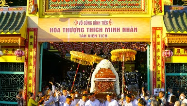 Cung tống kim quan Hòa thượng Thích Minh Nhân đến nơi trà-tỳ.