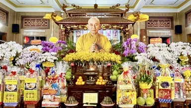 Giác linh đài tôn trí di ảnh Tổ Khánh Anh (1895-1961)