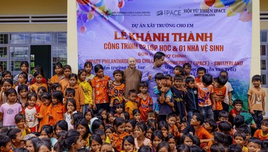 Chùa Long Phước (Q.Bình Thạnh) tiếp tục khánh thành tặng trường, lớp học mới cho học sinh tại Gia Lai - Ảnh: Lê Miền Nam 