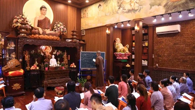 Phật tử đến chùa Thiên Khánh tham gia lớp ôn giáo lý, chuẩn bị cho Hội thi giáo lý cấp quận và Thành phố