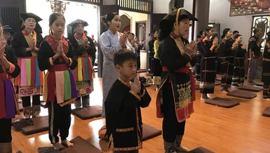 Phật tử đồng bào trở về chùa Hoa Nghiêm tu học sáng nay, 15-12 (rằm tháng 11-Giáp Thìn) - Ảnh: Hoa Nghiêm 