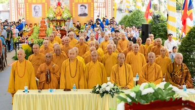 Phút mặc niệm tưởng nhớ các anh hùng, liệt sĩ vị quốc vong thân