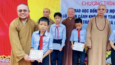 Phân ban Phật tử dân tộc T.Ư trao tặng 250 suất học bổng nhân dịp đầu năm học 2025-2026