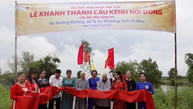 Chùa Long Phước cắt băng khánh thành cầu kênh Nội Đồng tặng người dân xã Tạ An Khương