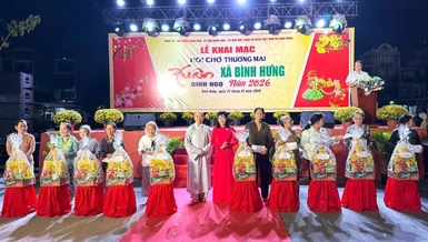 Chùa Đức Nguyên phối hợp cùng Ủy ban MTTQVN xã Bình Hưng tặng quà, giúp bà con vơi bớt khó khăn, có thêm điều kiện vui xuân đón Tết 