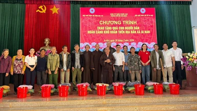 1.500 phần quà được chùa Tuyền Lâm và Phật tử Như Phú trao đến đồng bào vùng sâu Tây Nguyên trong chuyến thiện nguyện từ ngày 24 đến 28-3-2026