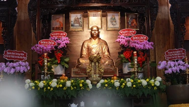Tôn tượng cố Hòa thượng Thích Tâm Khai được tôn trí tại tổ đường chùa Diệu Pháp