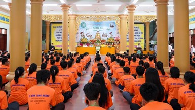 Quang cảnh Lễ khai mạc khóa sinh hoạt hè "Thắp sáng niềm tin" tại tổ đình Long Khánh (TP.Quy Nhơn)