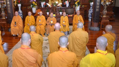 Ban Trị sự GHPGVN Q.Tân Bình tác bạch khánh tuế chư tôn giáo phẩm chứng minh