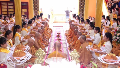 Quang cảnh buổi lễ dâng y mùa Vu lan - Báo Hiếu tại tịnh xá Lộc Uyển