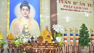 Hòa thượng Thích Huệ Thông, Phó Chủ tịch Hội đồng Trị sự, Trưởng ban Pháp chế T.Ư chia sẻ về chuyên đề "Hiến chương GHPGVN" - Ảnh: Quảng Đạo/BGN