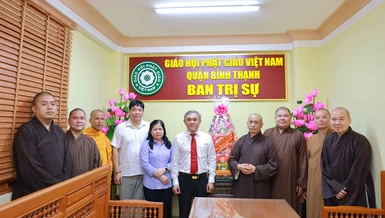 Sở Dân tộc và Tôn giáo TP.HCM tặng quà chúc mừng Đại lễ Phật đản Phật lịch 2569 đến Ban Trị sự Phật giáo Q.Bình Thạnh