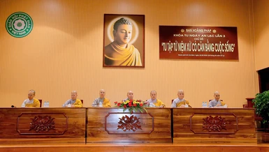 Chư tôn đức Ni chia sẻ trong buổi pháp đàm với Phật tử