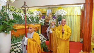 Chư tôn đức Ban Trị sự GHPGVN Q.Tân Bình hữu nhiễu kim quan cố Ni trưởng Thích nữ Như Tâm - Ảnh: Nguyên Tài/BGN