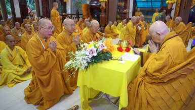 Chư Tăng Q.Tân Bình tác pháp thọ an cư - Ảnh: Nguyên Tài/BGN