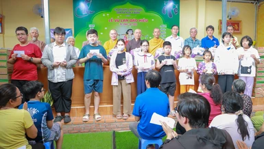 Tịnh xá Ngọc Chánh tặng quà đến các em học sinh, sinh viên, người dân có hoàn cảnh khó khăn, trên địa bàn TP.HCM nhân dịp Vu lan