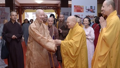 Đức Pháp chủ - Đại lão Hòa thượng Thích Trí Quảng và Trưởng lão Hòa thượng Thích Thiện Nhơn, Phó Pháp chủ Hội đồng Chứng minh, Chủ tịch Hội đồng Trị sự GHPGVN tại Lễ kỷ niệm 50 năm ngày Báo Giác Ngộ ra số đầu tiên - Ảnh: Bảo Toàn/BGN