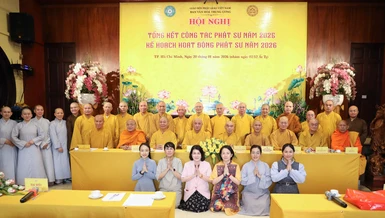 Chư tôn đức, đại biểu chụp ảnh lưu niệm tại Hội nghị tổng kết Phật sự năm 2025 của Ban Văn hóa T.Ư - Ảnh: Nguyên Tài/BGN