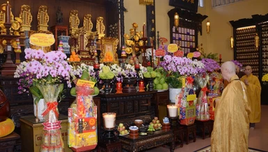 Đức Pháp chủ GHPGVN quang lâm tổ đình Ấn Quang tưởng niệm Trưởng lão Hòa thượng Thích Thiện Hòa - Ảnh: Bảo Toàn/BGN