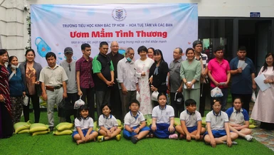 Chùa Lộc Dã cùng mạnh thường quân trao quà đến người khiếm thị có hoàn cảnh khó khăn