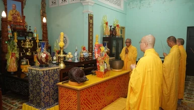 Dâng hương tưởng niệm Trưởng lão Hòa thượng Thích Quang Thể, nguyên Trưởng ban Trị sự GHPGVN tỉnh Quảng Nam - Đà Nẵng tại chùa Thọ Quang