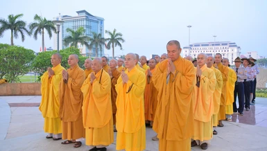 Thành kính tưởng niệm các anh hùng liệt sĩ tại Tượng đài 2/9 (P.Hòa Cường, TP.Đà Nẵng)