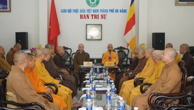 Hòa thượng Thích Phước Minh, tân Trưởng ban Trị sự GHPGVN TP.Đà Nẵng phát biểu trong cuộc họp