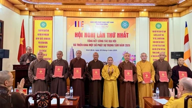 Thượng tọa Thích Thanh Tuấn trao quyết định chuẩn y nhân sự Ban Trị sự GHPGVN tỉnh Ninh Bình, nhiệm kỳ 2026-2031