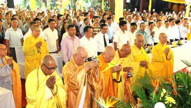 Chư tôn đức cùng đại biểu cử hành nghi thức đặt đá trùng tu chùa Hòa Thọ (P.Cẩm Lệ, TP.Đà Nẵng)