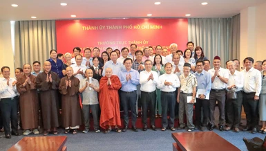 Đoàn đại biểu TP.HCM dự Đại hội toàn quốc MTTQVN lần thứ XI, nhiệm kỳ 2026-2031 lưu niệm tại buổi gặp mặt - Ảnh: Nguyên Tài/BGN