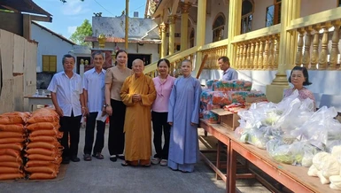Chùa Bửu Long tổ chức phiên chợ 0 đồng